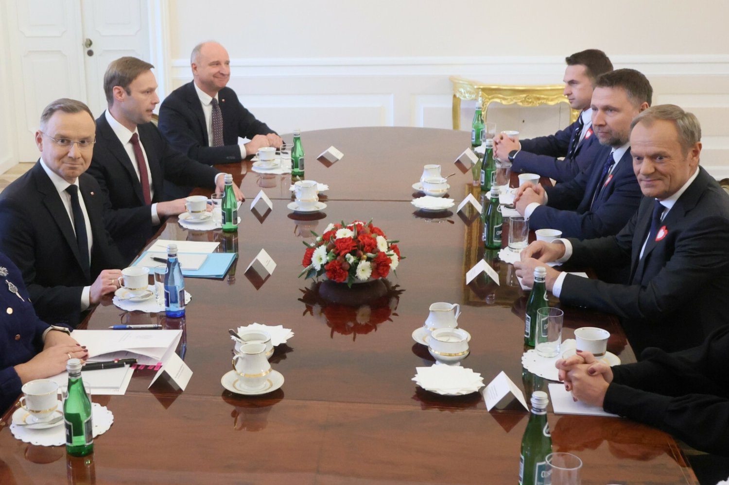 Tusk przybył do Pałacu Prezydenckiego. Trwa spotkanie.