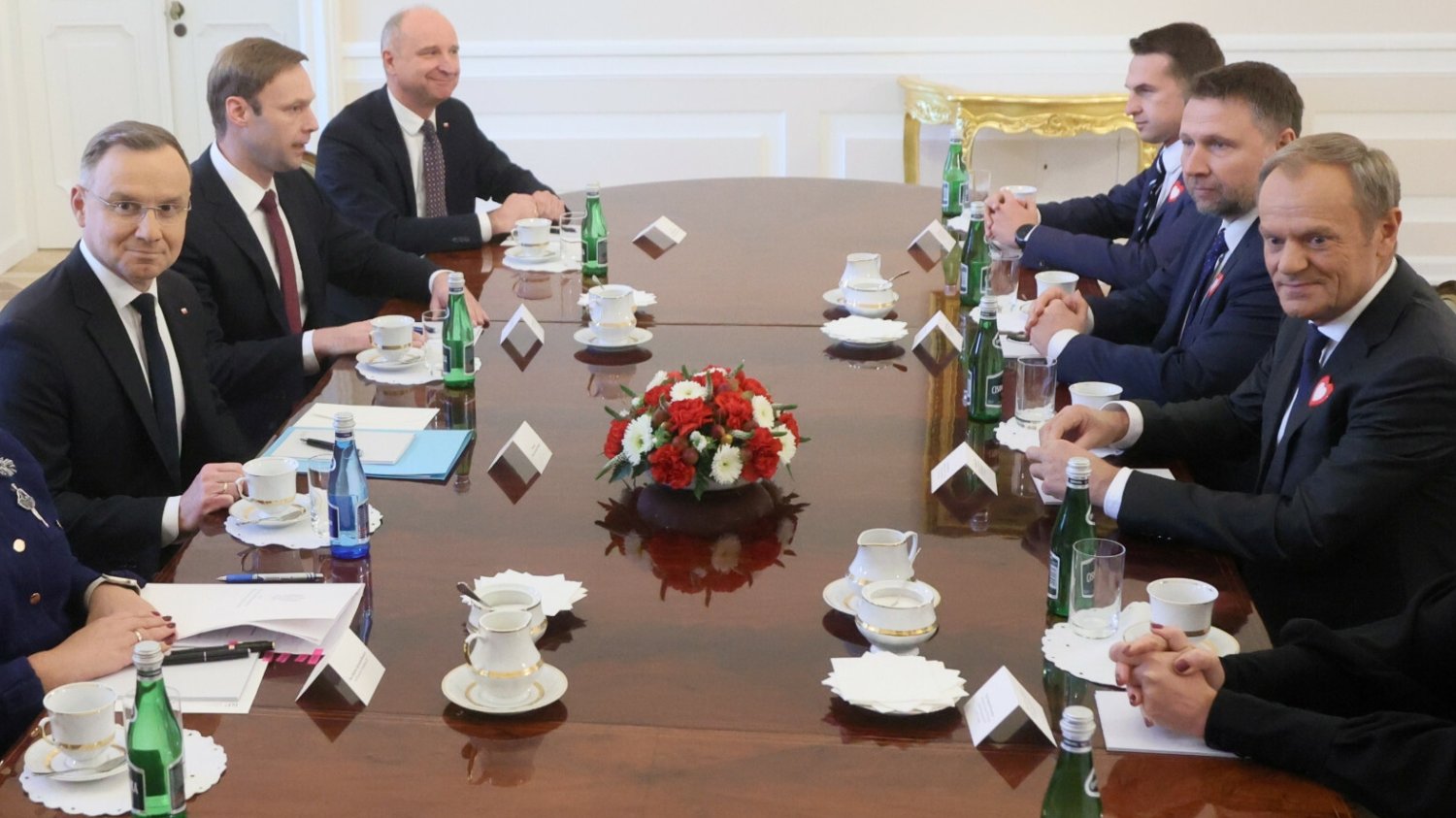 Tusk przybył do Pałacu Prezydenckiego. Trwa spotkanie.