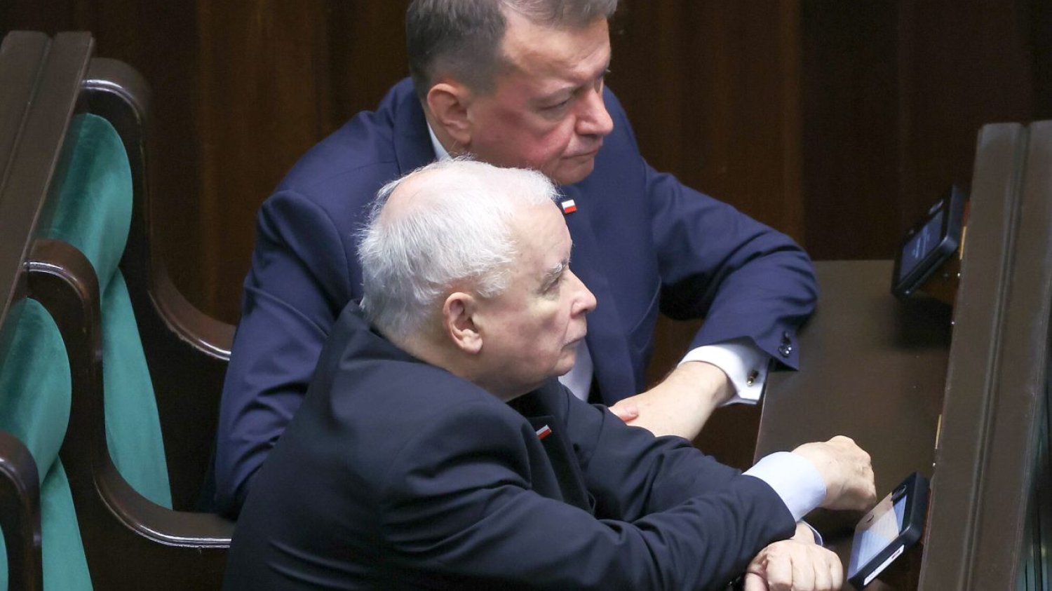 Patrzę i oczom nie wierzę. Te leśne dziadki mają wybrać kandydata PiS na prezydenta? Mariusz Błaszczak i Jarosław Kaczyński