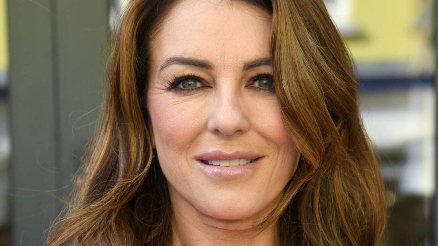 Książę Harry stracił dziewictwo z Elizabeth Hurley Denies? Odpowiedziała