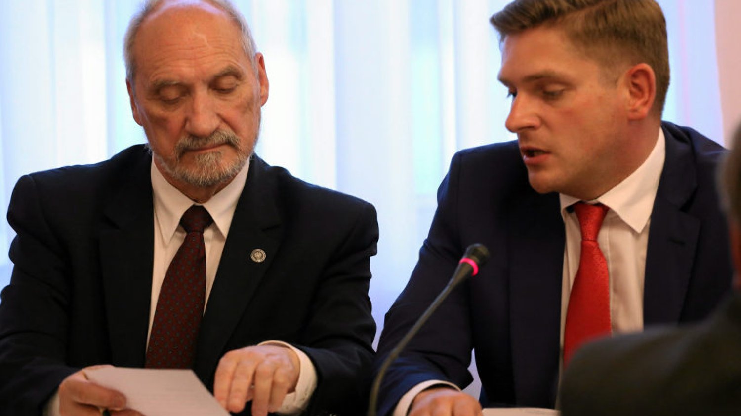 "Po raz pierwszy ściema tak łatwo przedostała się do opinii publicznej" – pisze "Gazeta Wyborcza" o aferze z przetargiem bez udziału Autosana.