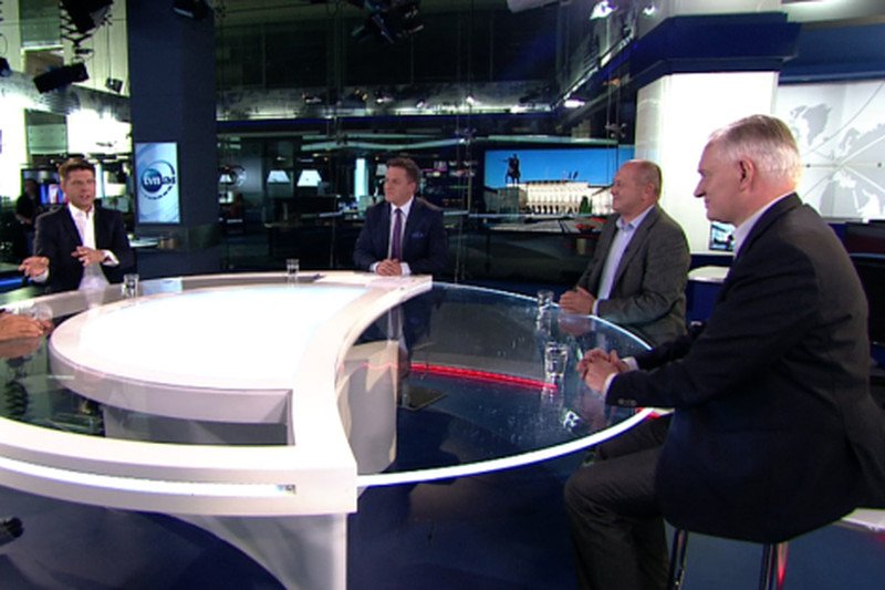 Politycy i publicyści komentowali w niedzielny wieczór inicjatywę referendum.