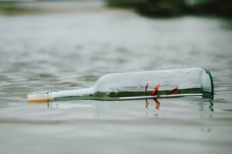 Dziewczynka znalazła list w butelce