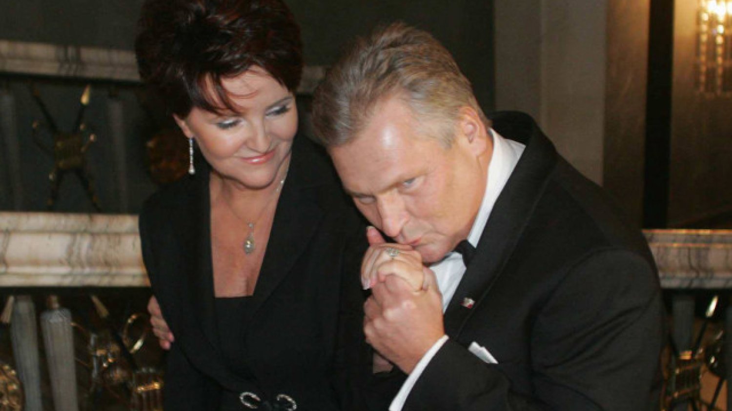 Jolanta i Aleksander Kwaśniewscy zapewnili, że nie dokonywali "zakupów z nieudokumentowanych źródeł dochodu"