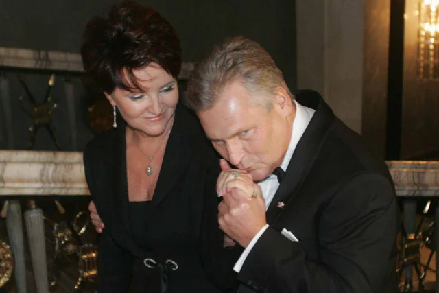 Jolanta i Aleksander Kwaśniewscy zapewnili, że nie dokonywali "zakupów z nieudokumentowanych źródeł dochodu"