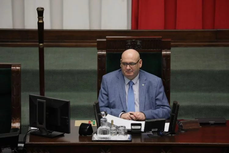 Wicemarszałek Sejmu liczy na zmianę decyzji rządu.