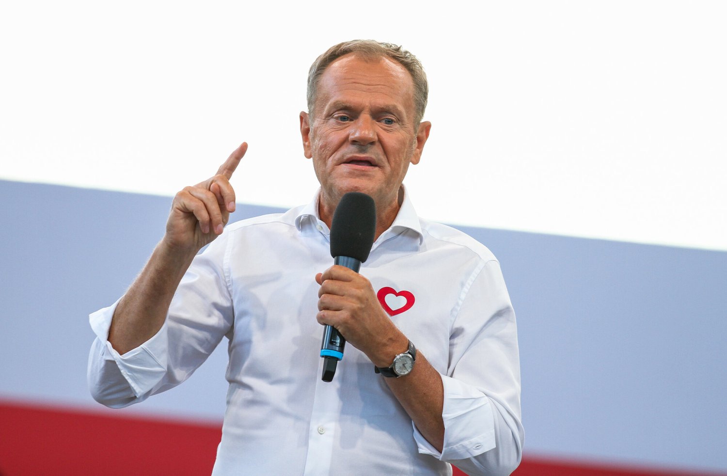 Donald Tusk osiągnął najlepszy wynik od lat w sondażu zaufania.