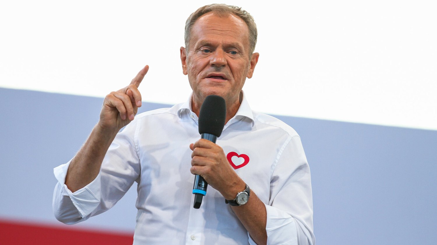 Donald Tusk osiągnął najlepszy wynik od lat w sondażu zaufania.
