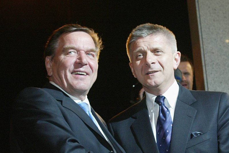 Czy NSA podsłuchiwało rozmowy Gerharda Schroedera z polskimi politykami?