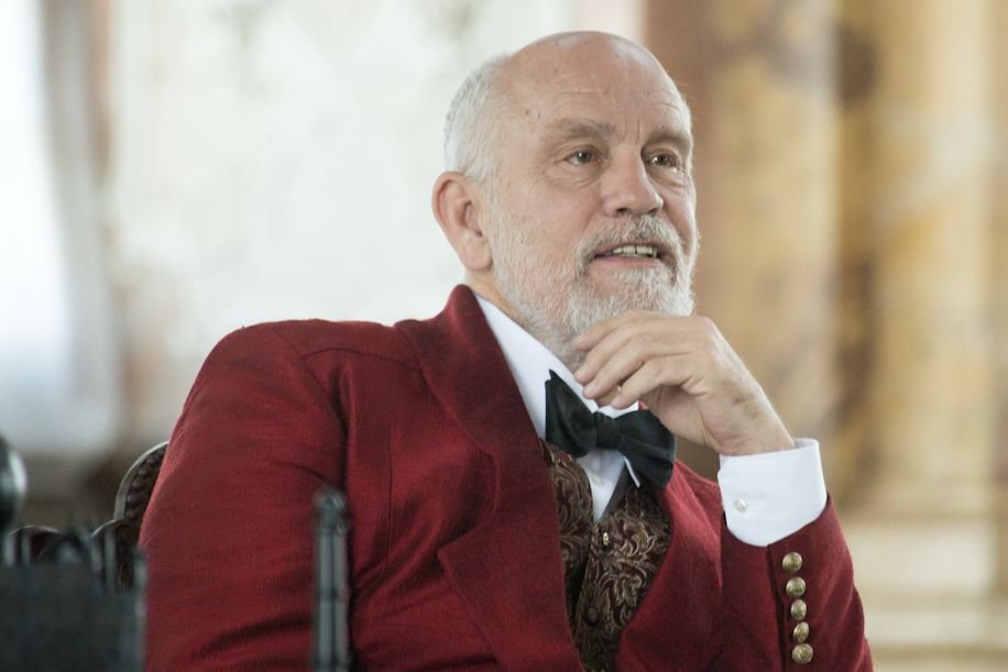 John Malkovich zagrał jedną z głównych ról w filmie Lecha Majewskiego "Dolina Bogów" - wcielił się w postać najbogatszego człowieka świata