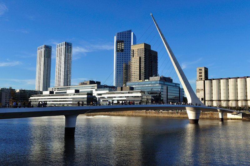 Dzielnica Puerto Madero jest przykładem jednego z projektów rewitalizacyjnych, które odniosły spektakularny sukces