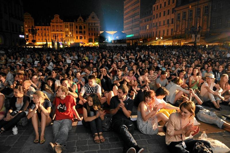 Wielu internautów zwraca uwagę, że Wrocław jest przyjemnym miejscem do życia przede wszystkim dzięki jego wyjątkowym mieszkańcom, a nie działaniom władz.