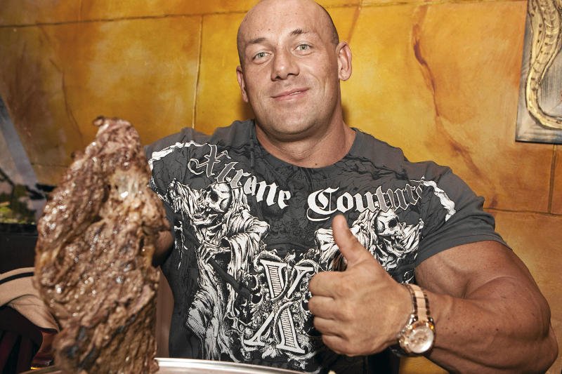 Robert Burneika w charakterystyczny dla siebie sposób przyznał się do niechęci do uchodźców.