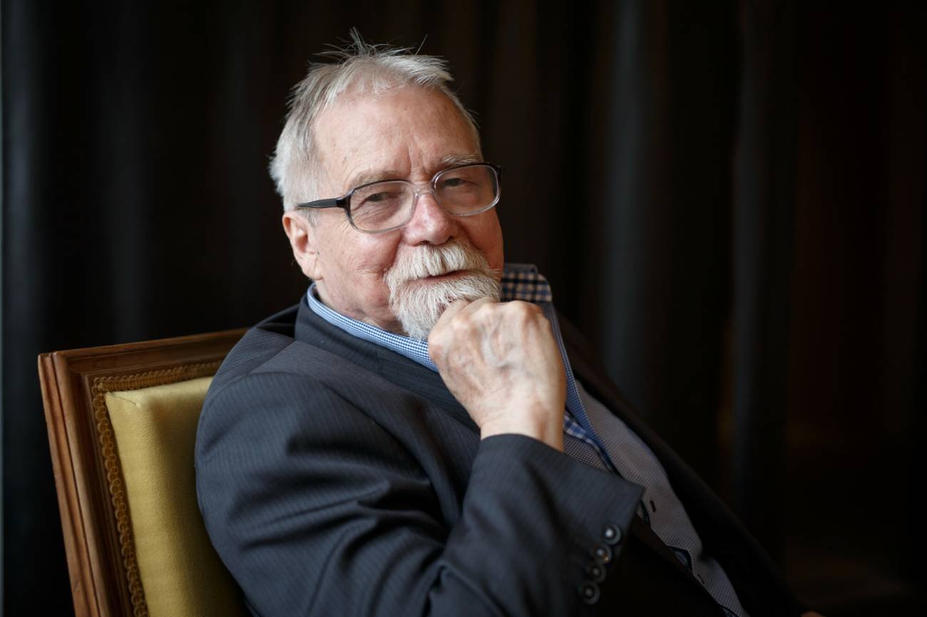 Jerzy Jachowicz w swoim ostatnim felietonie opublikowanym w serwisie TVP Info napisał, iż ostatnie aktywności Anny Korneckiej i Magdaleny Sroki pokazały jednoznacznie, iż "ich rola przekracza usługi asystentek czy też pań do towarzystwa".