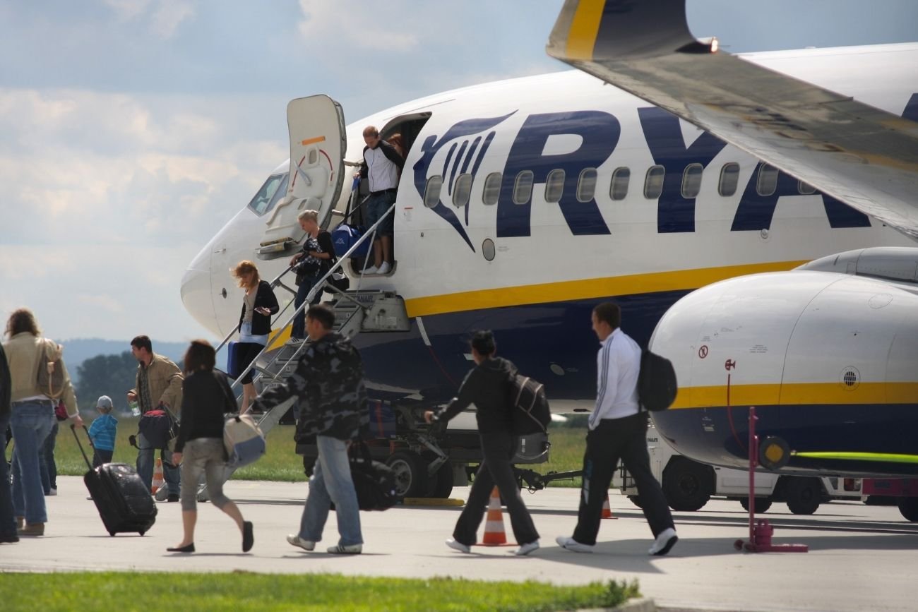 Ryanair wprowadził nowe zasady dla pasażerów. Chodzi o wielkość bagażu