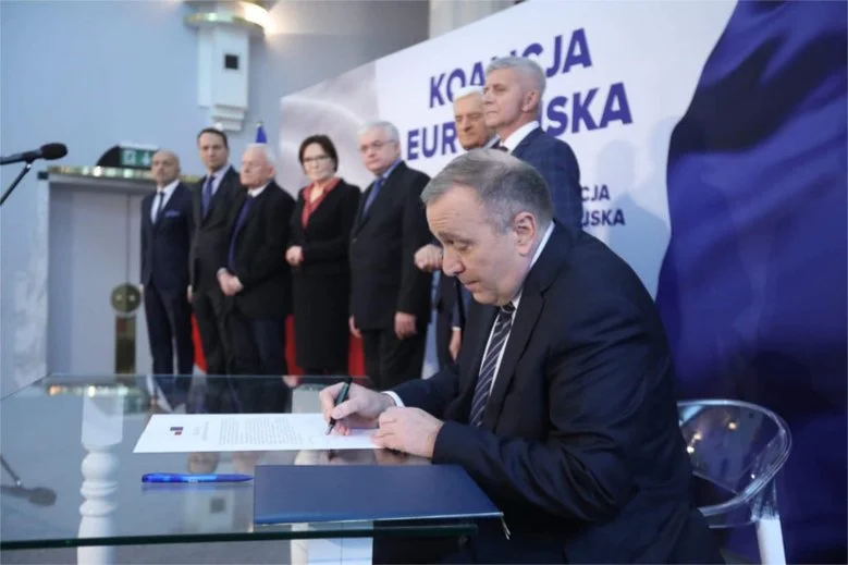 Nieoficjalnie wiadomo coraz więcej na temat obsady list Koalicji Europejskiej do Parlamentu Europejskiego.