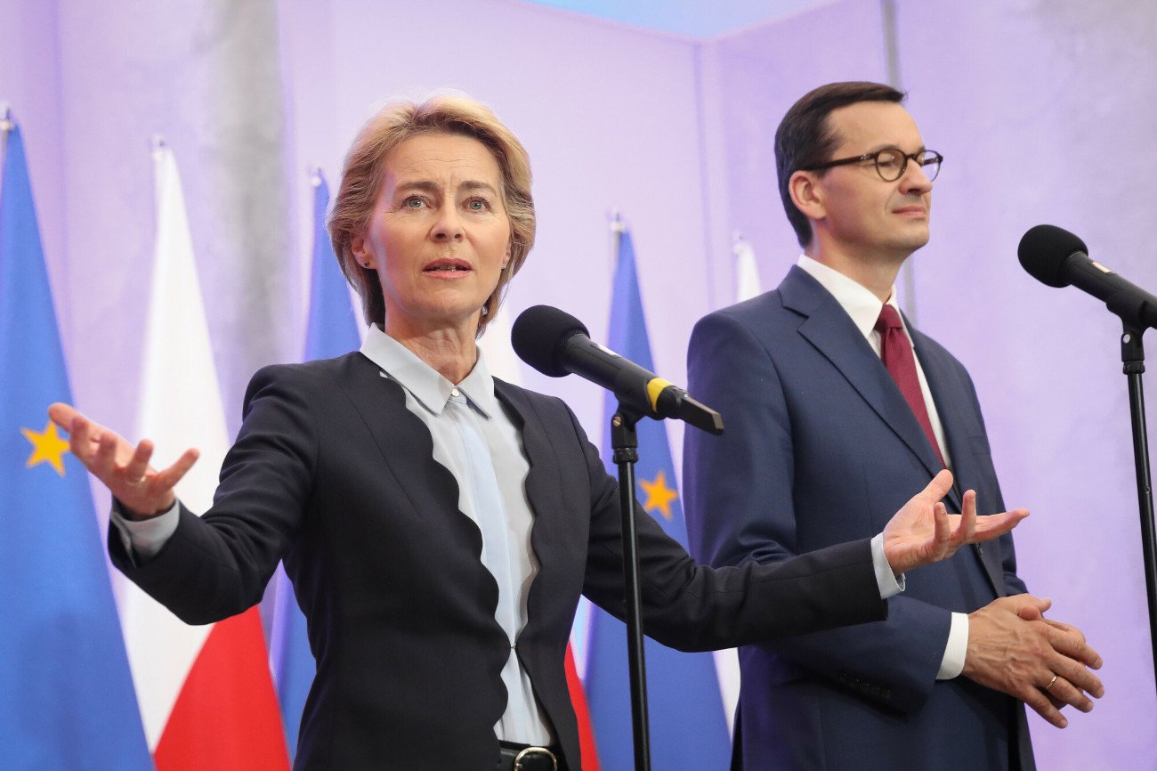 Przewodnicząca Komisji Europejskiej Ursula von der Leyen i premier Mateusz Morawiecki.