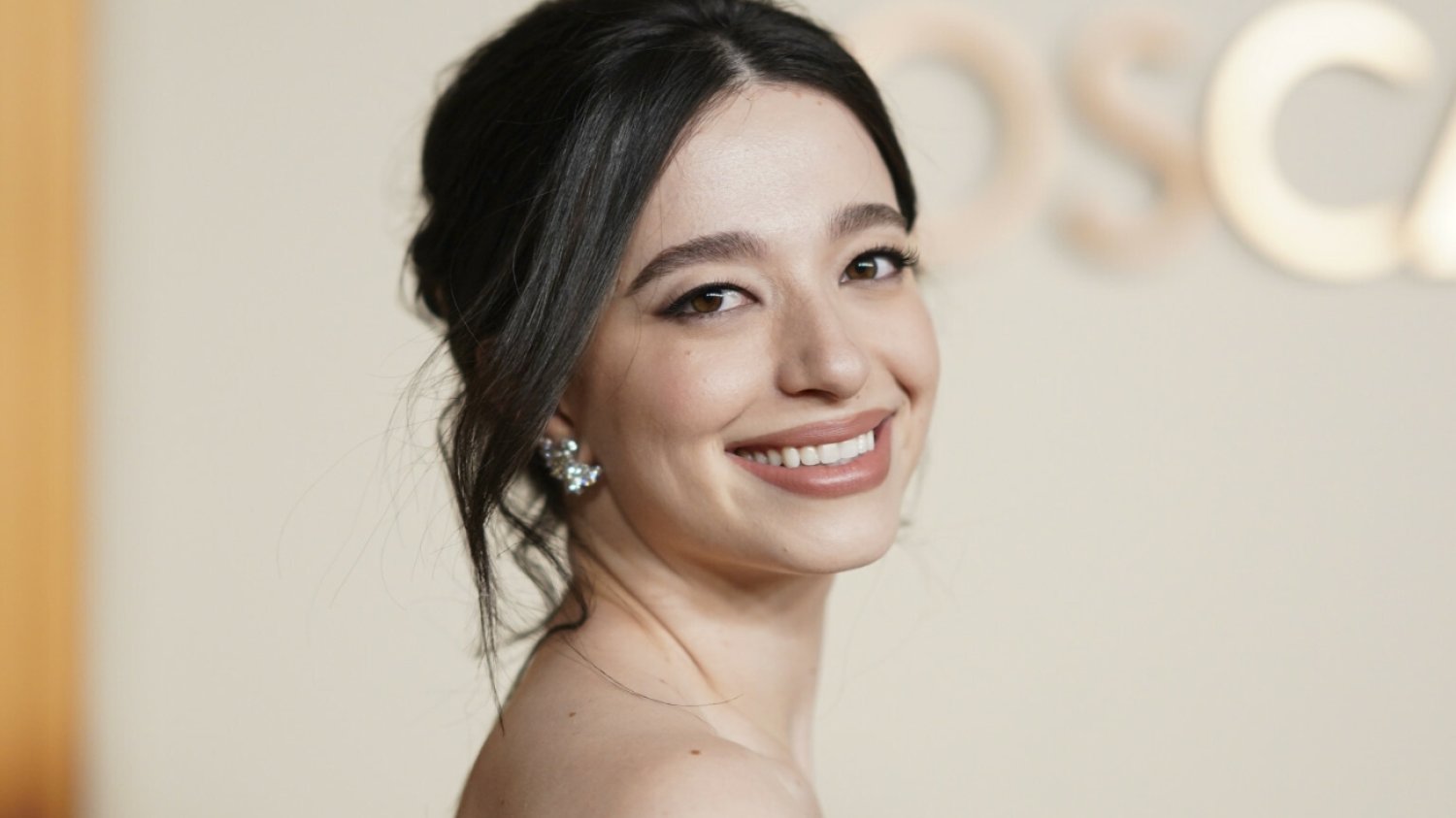 A Oscar wędruje... Mikey Madison. Gwiazda "Anory" ma zaledwie 25 lat Mikey Madison z Oscarem. Odebrała statuetkę za rolę w "Anorze"
