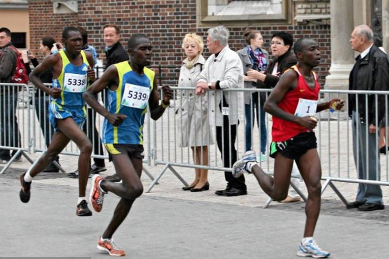 Radny nie chce, by na świdnickich zawodach sportowcy biegali dla pieniędzy. Źle jednak dobrał słowa.