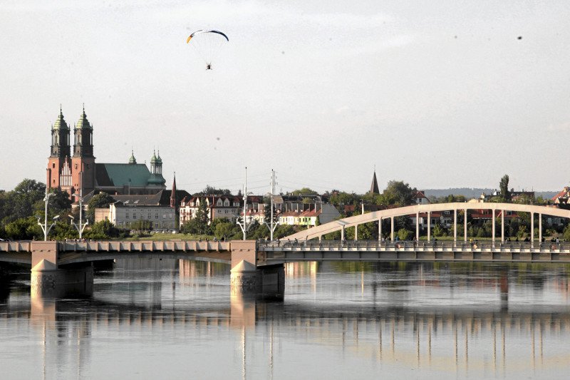 Strażniczka miejska zatrzymała zboczeńca tuż za mostem św. Rocha. Wtedy w obronie mężczyzny stanęli przypadkowi przechodnie. Przestępca wyrwał się i uciekł.