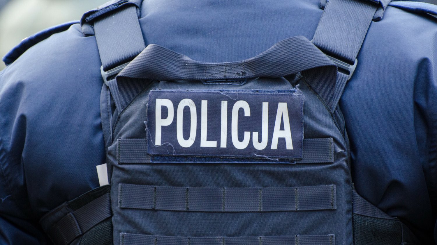Policjanci zatrzymali dwóch 14-latków, którzy napadali i okradali swoich rówieśników.