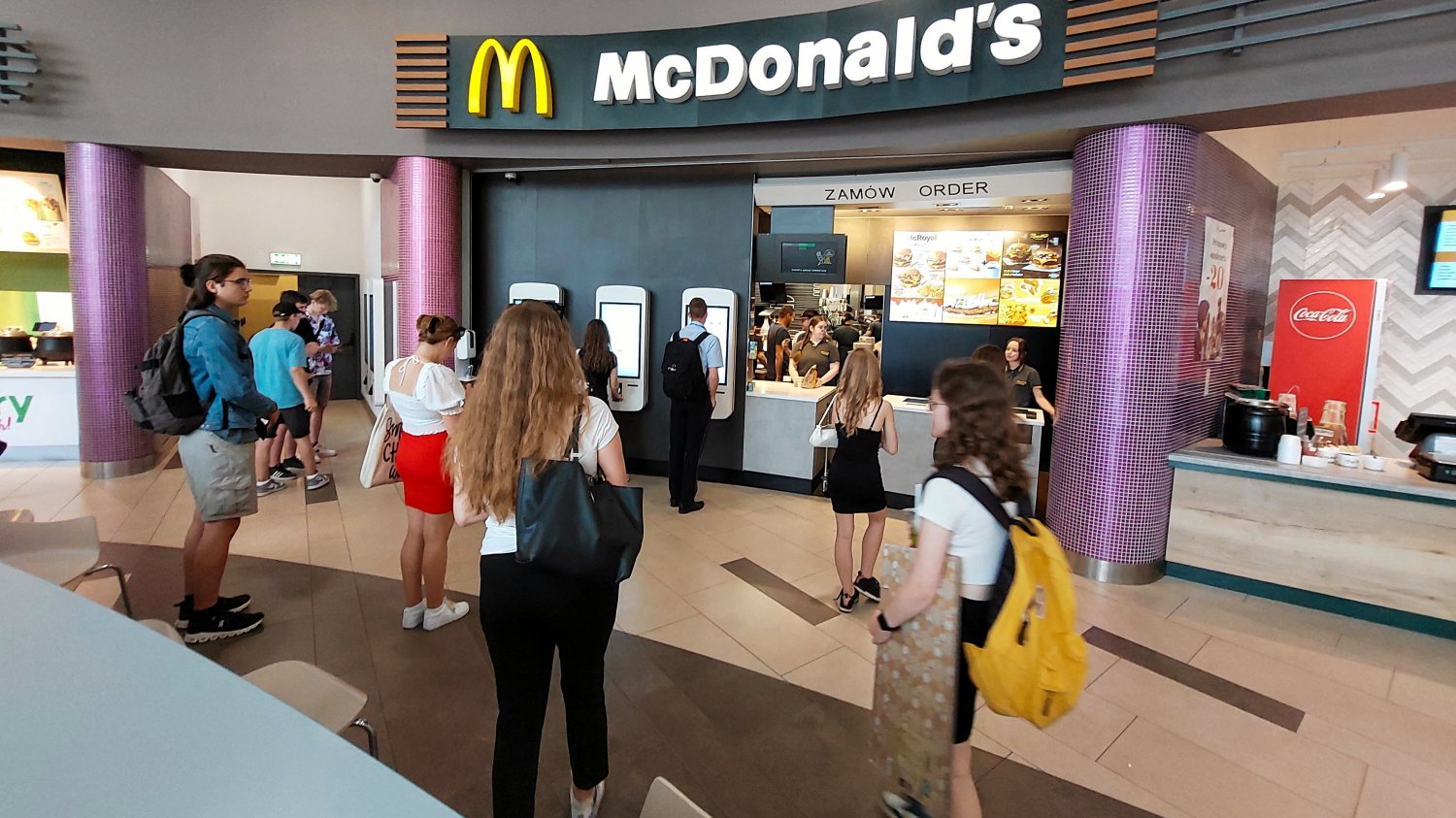 Promocja w McDonald's. Kultowe burgery i nuggetsy można kupić za 15 zł z frytkami Hit Maka 2025. Do kiedy potrwa promocja na 15 zł?