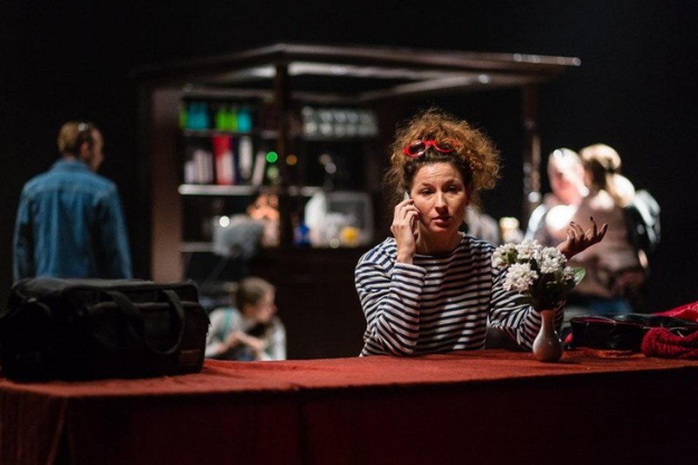 Julia Wyszyńska zagrała w "Białym dmuchawcu". Prezes Jacek Kurski zdjął spektakl z anteny.