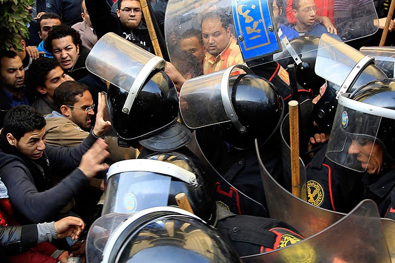 Wczasy w Egipcie nie są bezpieczne. Wystarczy iskra, by starcia przeniosły się z wielkich miast do kurortów.