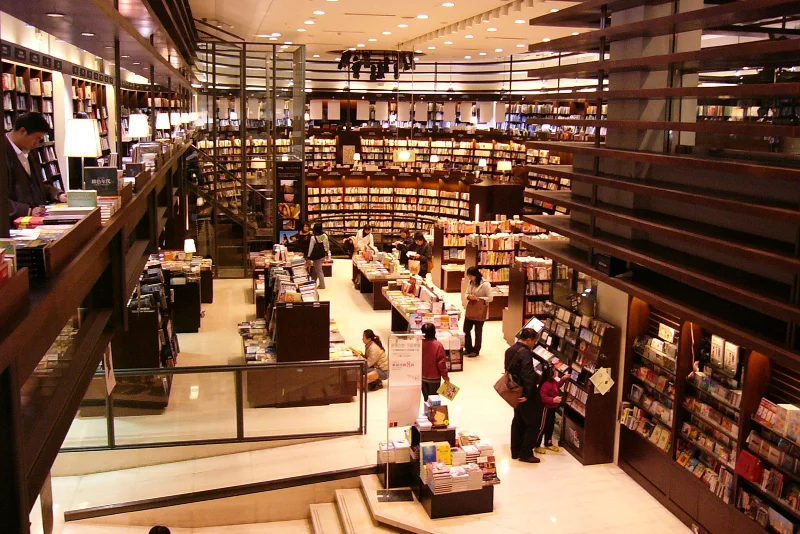 Księgarnie sieci Eslite są czynne przez całą dobę. I można w nich czytać książki jak w bibliotece