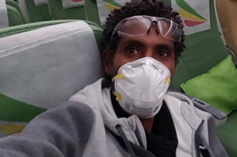 Polski maratończyk pokazał, jak wyglądają samoloty w czasie epidemii.