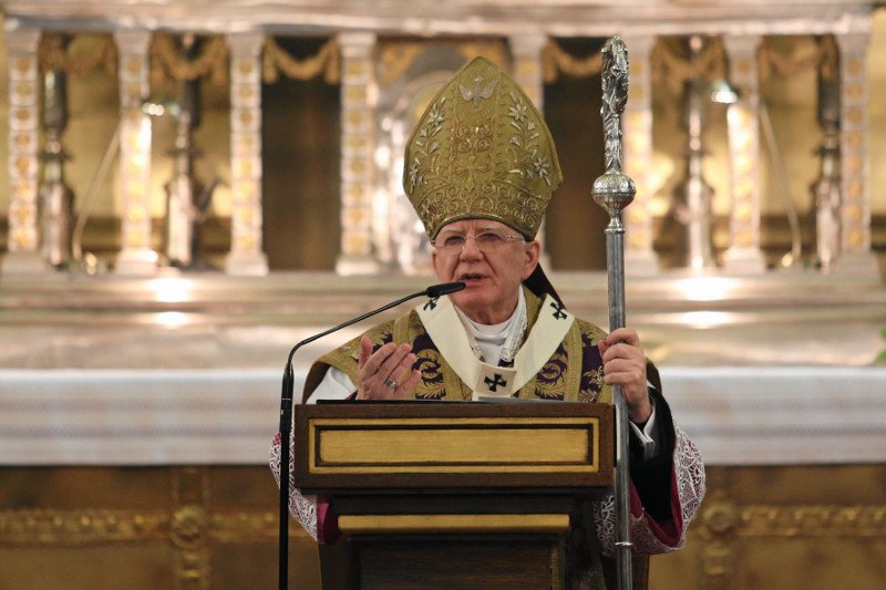 Abp Marek Jędraszewski przesadził z nawiązaniami do "ulicy" i "zagranicy".