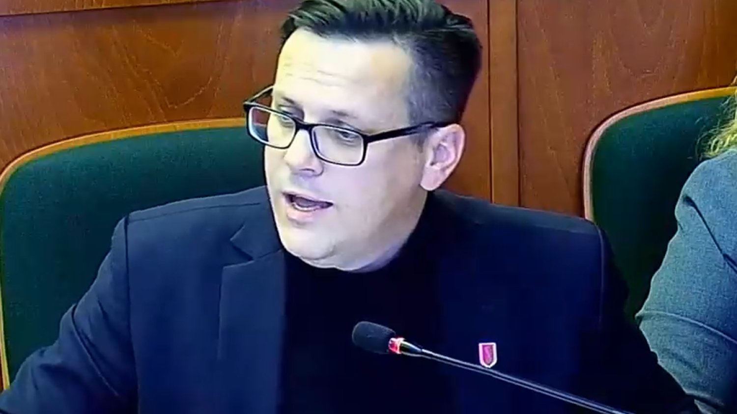 Paweł Warot, radny sejmiku województwa warmińsko-mazurskiego z PiS, przedstawia interpelacje.