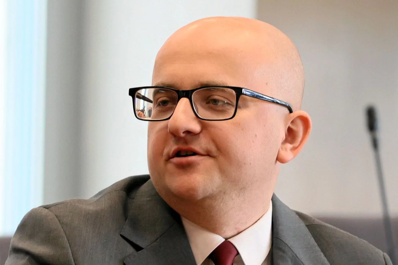 ABW zawiadamia prokuraturę ws. "aplikacji Mateckiego". Ten odgryza się premierowi Aplikacja Mateckiego pod lupą ABW. Poseł PiS już odgraża się Tuskowi