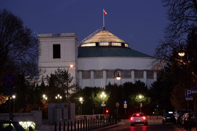 Posłowie Platformy mają nie oddalać się od Sejmu – PiS tylko na to czeka. "Nie wybieram się na narty"