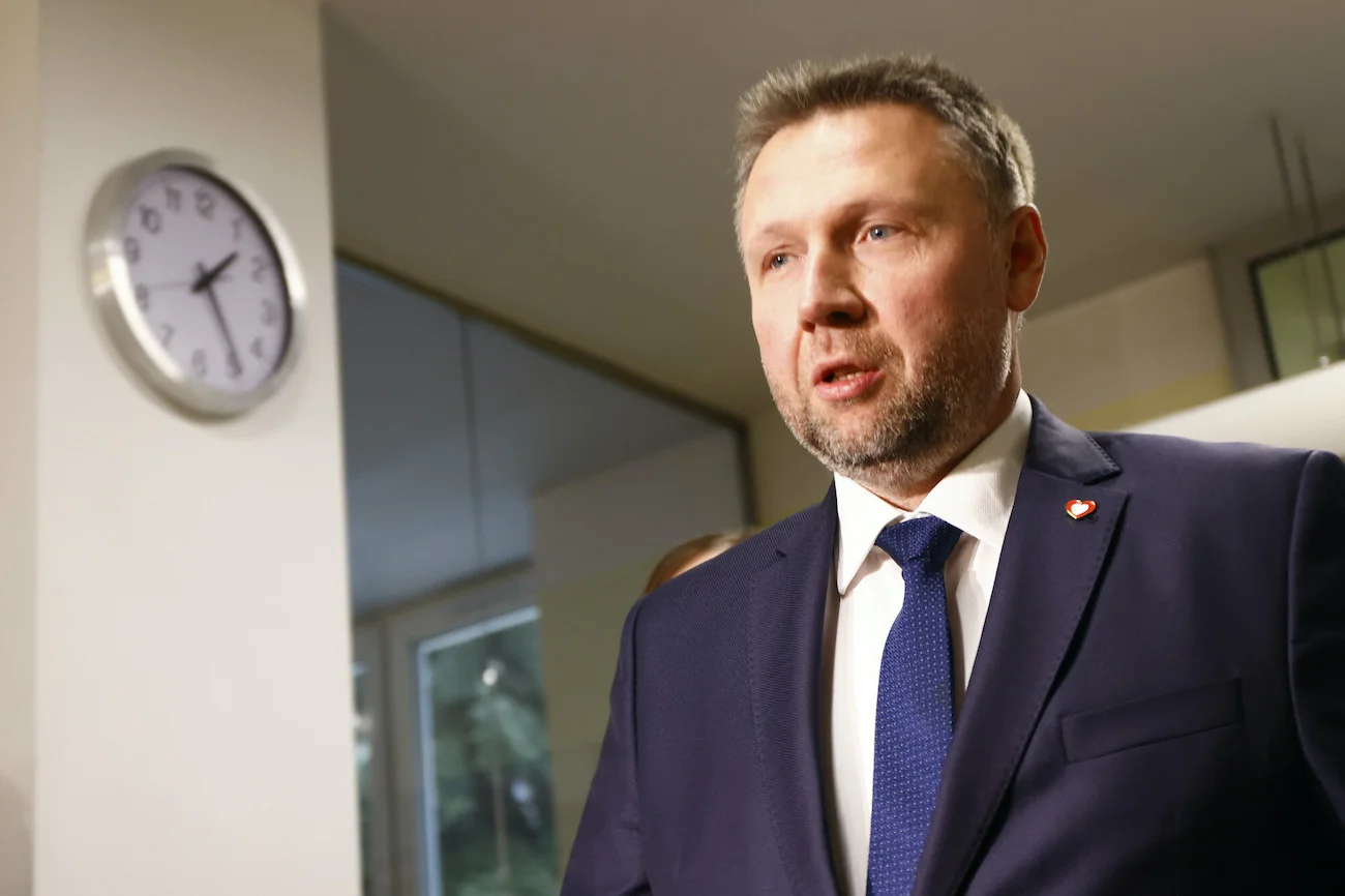 Marcin Kierwiński, nowy minister spraw wewnętrznych i administracji, wchodzi do siedziby resortu (13.12.2024 r.).