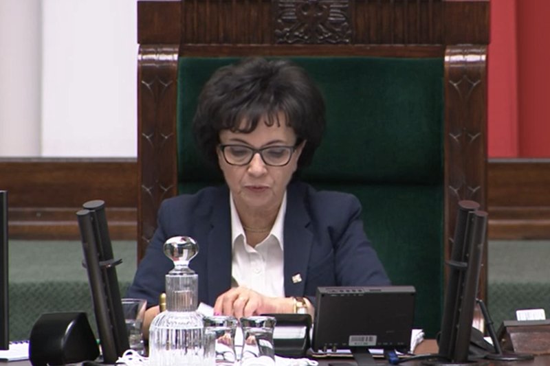 Elżbieta Witek niezwykle sprawnie przeprowadzała dziś głosowania, w których Sejm odrzucał kolejne poprawki opozycji do ustawy kagańcowej.