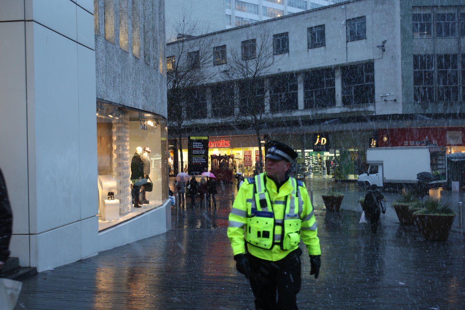 Atak w Birmingham. Seria nocnych incydentów z nożownikami.