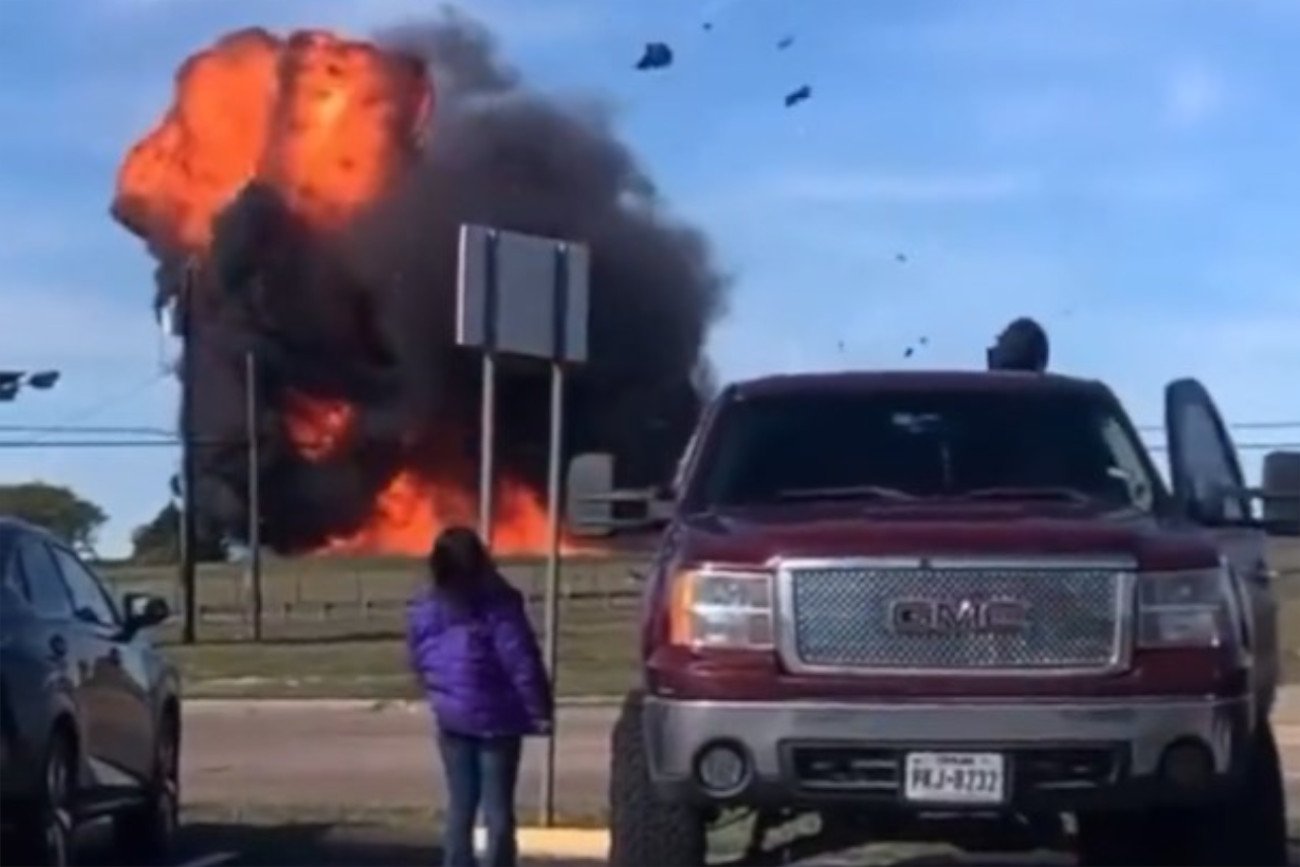 Dallas. Katastrofa dwóch samolotów na oczach tysięcy widzów Dallas. Katastrofa dwóch samolotów na oczach tysięcy widzów