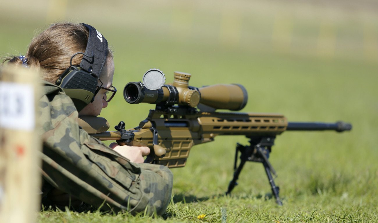 Czy nastolatkowie powinni uczyć się strzelania. Zdania są podzielone.