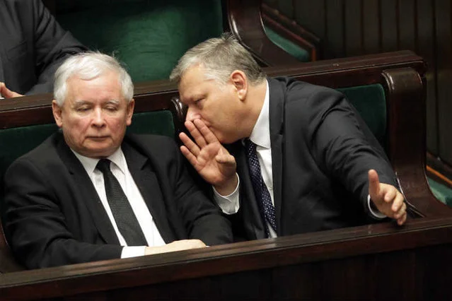 Jarosław Kaczyński miał wyjść z sali Sejmu, gdy głosowano nad uchwałą w sprawie uczczenia Andrzeja Wajdy