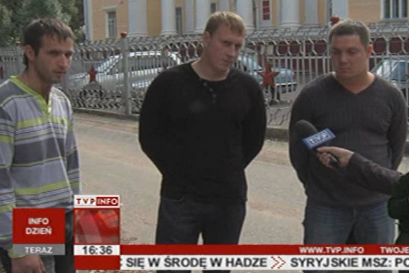 Rosyjscy żołnierze, którzy ukradli pieniądze z karty Andrzeja Przewoźnika, przepraszają za swój postępek.