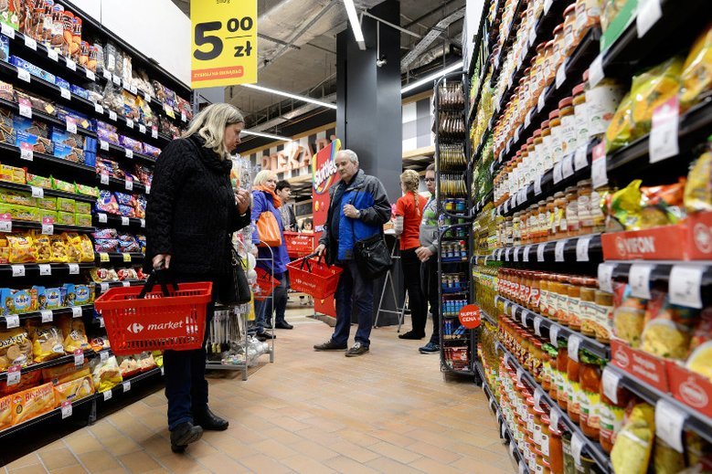 Aż 56 proc. Polaków popiera ustawę o ograniczeniu handlu w niedziele.