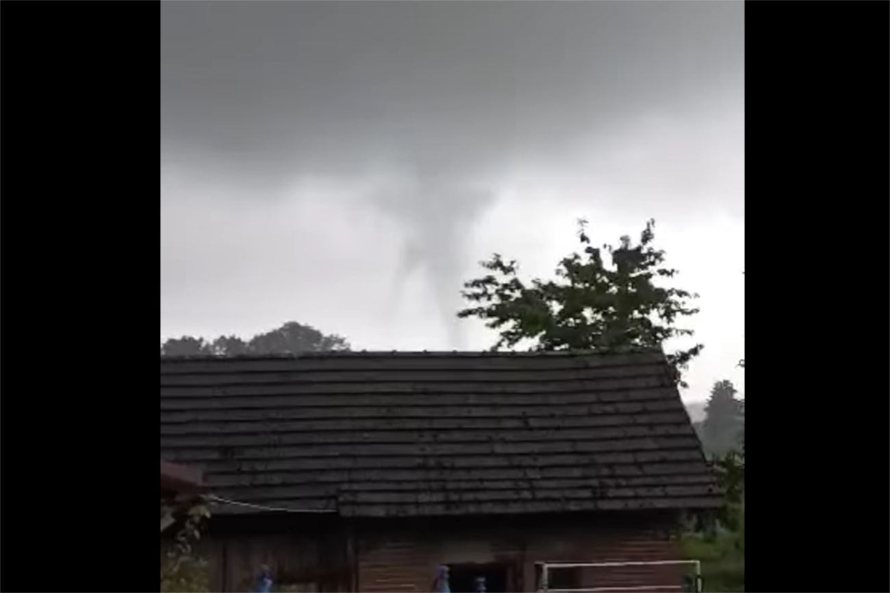 Trąba powietrzna nad Wierzawicami. Do sieci trafiły nagrania i zdjęcia