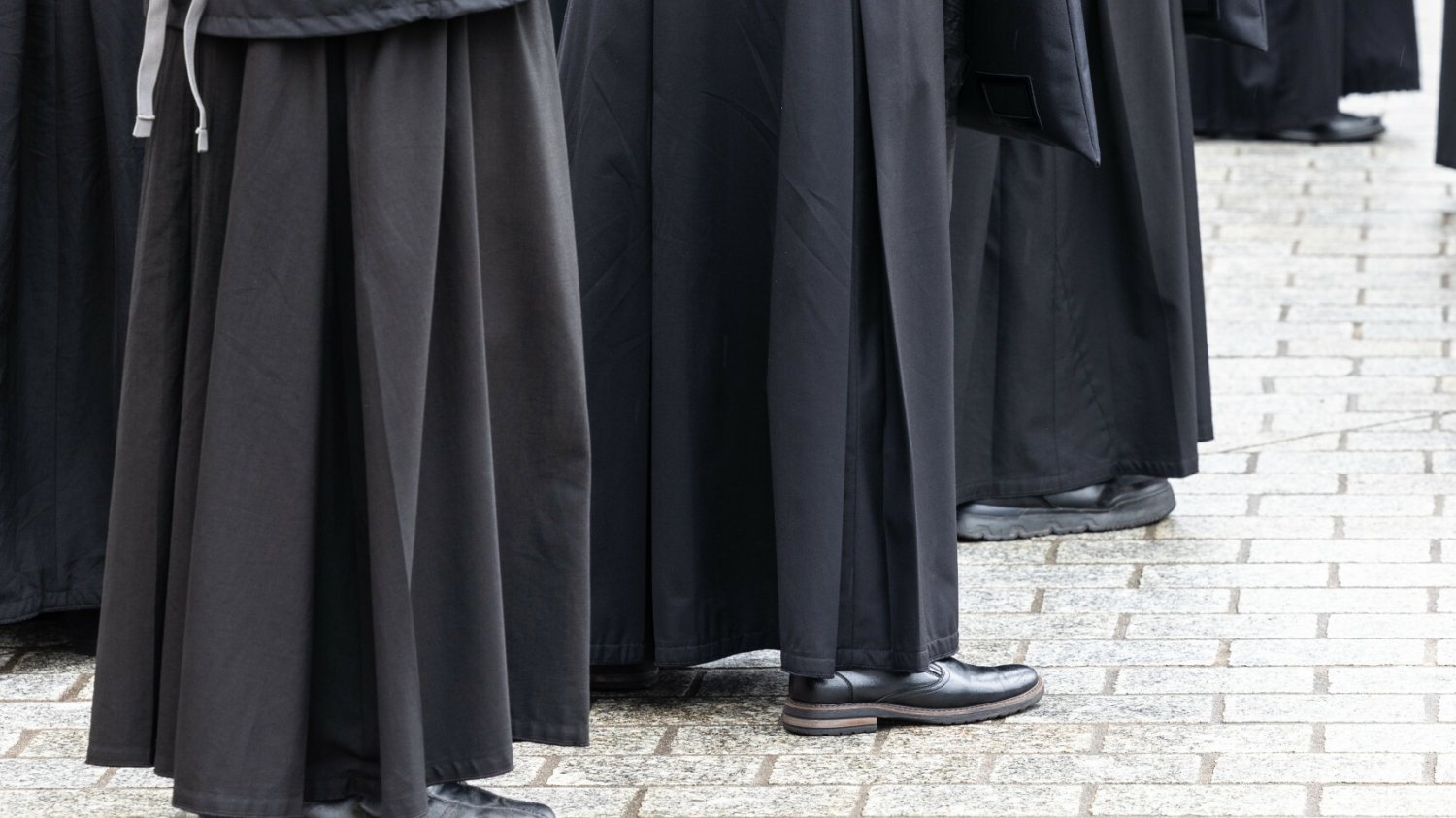 Otwock. Policja zatrzymała emerytowanego księdza, trafi do więzienia.