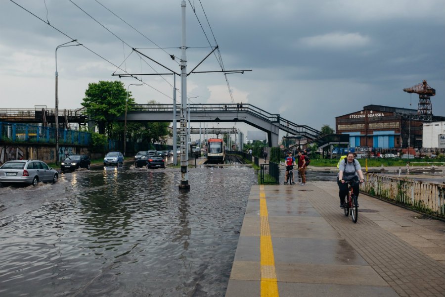 W większości kraju spodziewane są intensywne deszcze i burze.