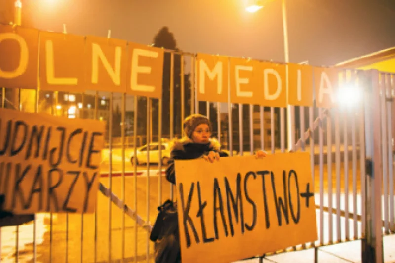 Protest przed gdańską siedzibą Telewizji Polskiej.