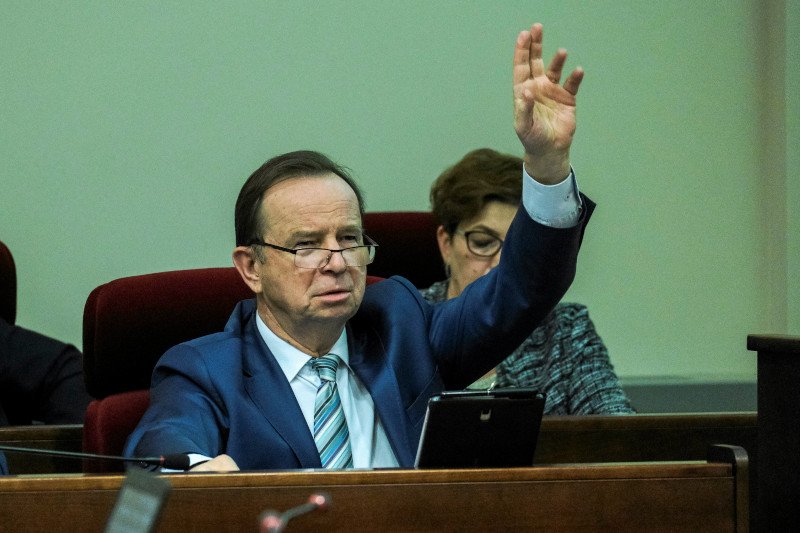 Marszałek woj. podkarpackiego Władysław Ortyl chce się pozbyć koalicjantów PiS z sejmiku.