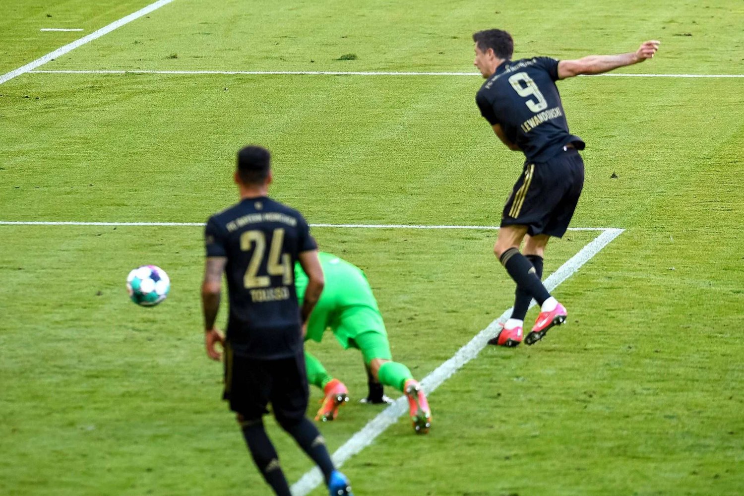 Robert Lewandowski pobił historyczny rekord Gerda Muellera.