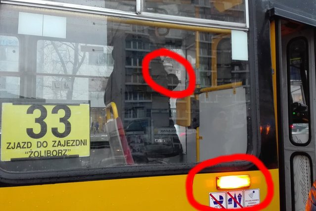 Kuriozalna sytuacja w tramwaju zatrzymała ruch na 12 minut. Dwa radiowozy, dziesiątki osób spóźnionych do pracy