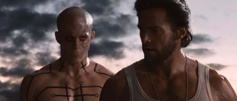 Deadpool, grany przez Ryana Reynoldsa, miał swój debiut w filmie o mutancie zwanym Wolverine. Wizja tej postaci, daleka od komiksowego pierwowzoru, nie przypadła jednak do gustu fanom Marvela. Na zdjęciu Ryan Reynolds i Hugh Jackman (na pierwszym planie)